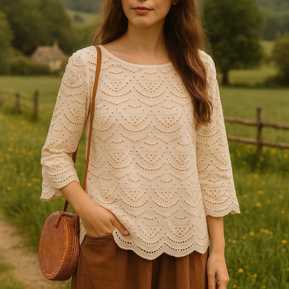 GAP Embroidered Eyelet M Cream Cotton Top Scalloped Cottagecore‎ Boho Prairie